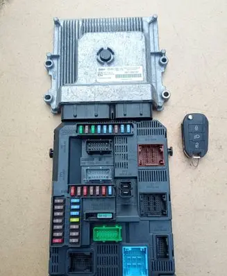 Peugeot 308 Engine ECU kit and lock set 9811265180 141740219 V29057430A