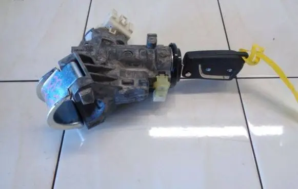 Toyota Yaris Ignition lock 45020-0D04