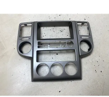 Nissan X-Trail T30 Radio/GPS head unit trim 68260EQ000
