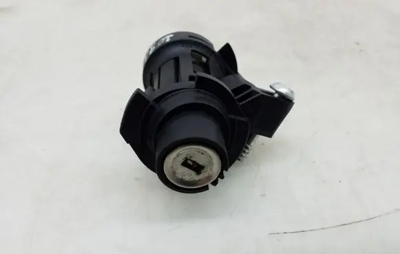 Mercedes-Benz E W212 Tailgate exterior lock A2047500061