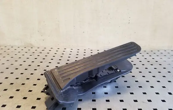 Volkswagen Golf Plus Accelerator throttle pedal 1K2721503K 6PV00889010