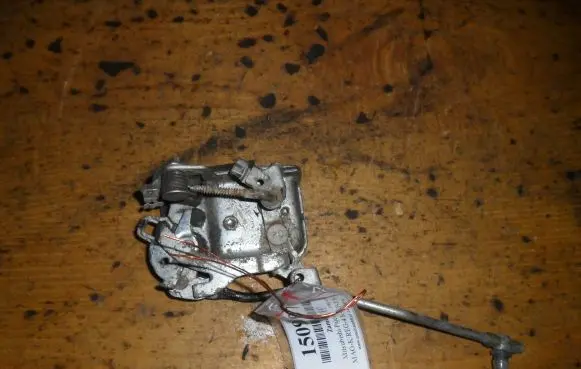 Mitsubishi Pajero Front door lock