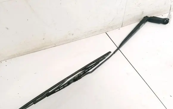 Nissan Primera Front wiper blade arm