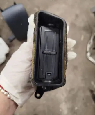 Ford Mondeo MK IV (B) pillar trim (bottom) 6M21U246W03 CZ9HA