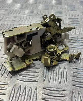 Mercedes-Benz Sprinter W901 W902 W903 W904 Front door lock A901720 1135