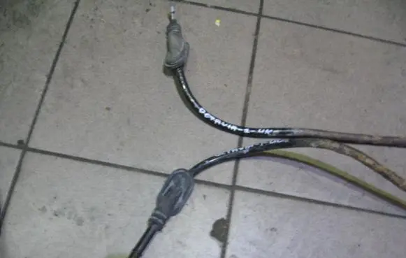 Handbrake/parking brake wiring cable