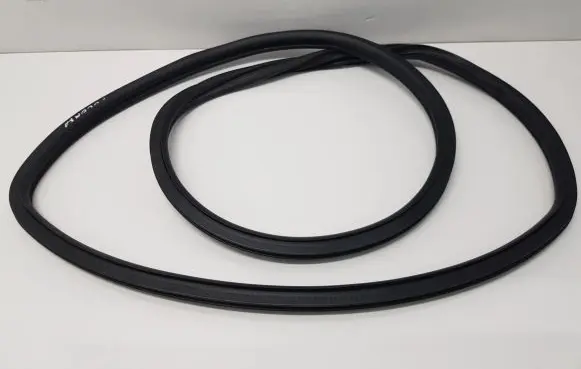 Opel Corsa E Front door rubber seal