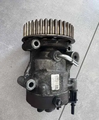 Renault Kangoo II Fuel injection high pressure pump 8200057225