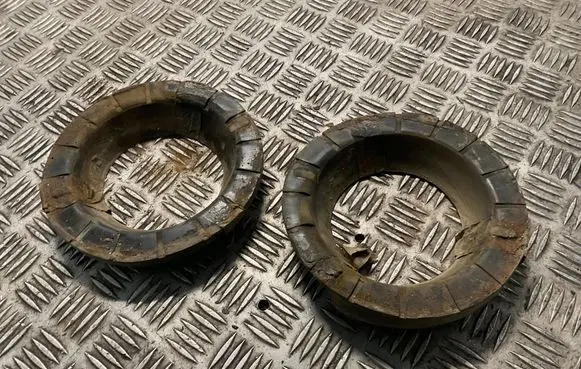 Hyundai Terracan Coil spring/strut mount 
