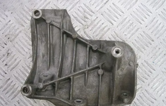 BMW 2 Active Tourer U06 Engine mount bracket 7556836