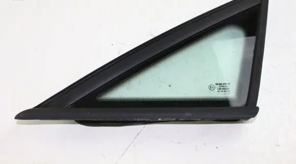 Seat Altea Front triangle window/glass 5P0845411