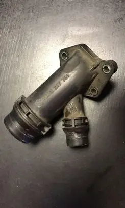 BMW 5 E60 E61 Engine coolant pipe/hose 2247744