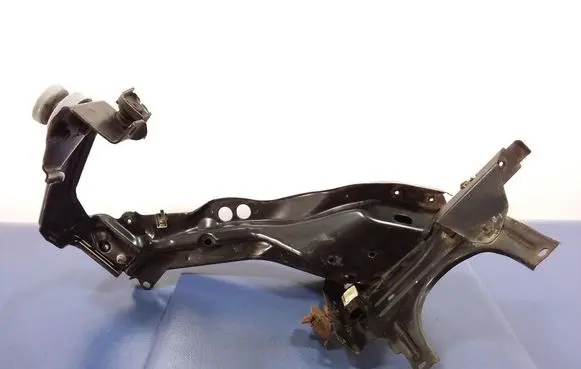 Mercedes-Benz CLS C219 Front bodywork piece 