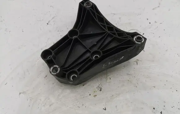 BMW 5 E60 E61 A/C compressor mount bracket 64557792202 14011810DE 779220203