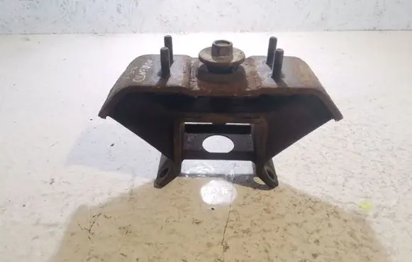 KIA Sorento Engine mount bracket