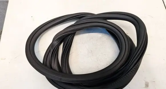 Porsche Macan (95B) Rubber seal rear door 95B833721B