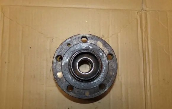 Skoda Octavia Mk2 (1Z) Front wheel bearing hub 