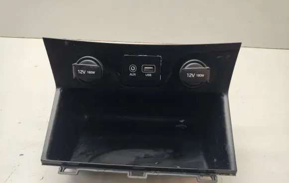 Hyundai Tucson TL USB socket connector 84631D7500 96120D3000