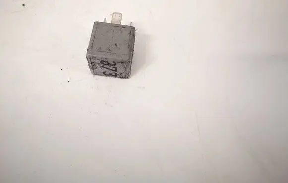 Volkswagen PASSAT B5.5 Other relay 8D0951253A