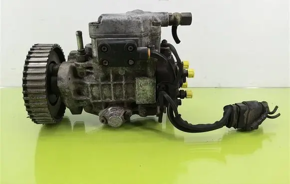 Skoda Octavia Mk1 (1U) Fuel injection high pressure pump 038130107D