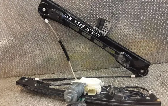 Mercedes-Benz E W211 Front door window regulator with motor A2117200246 2117200246