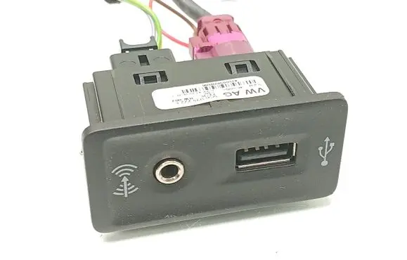 Seat Leon (5F) USB socket connector 5G0035222F 5Q0035724