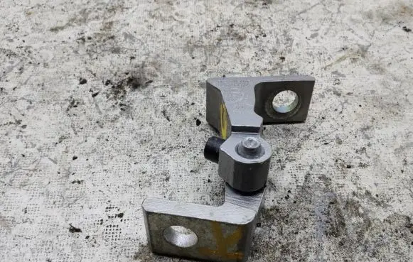 Volkswagen Golf Sportsvan Rear door upper hinge 8K0831401P A046574