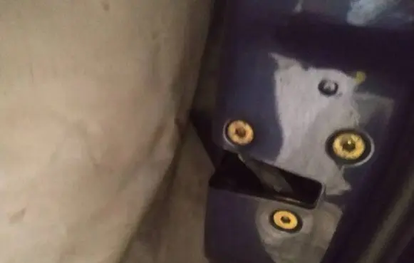 Mitsubishi Carisma Front door lock