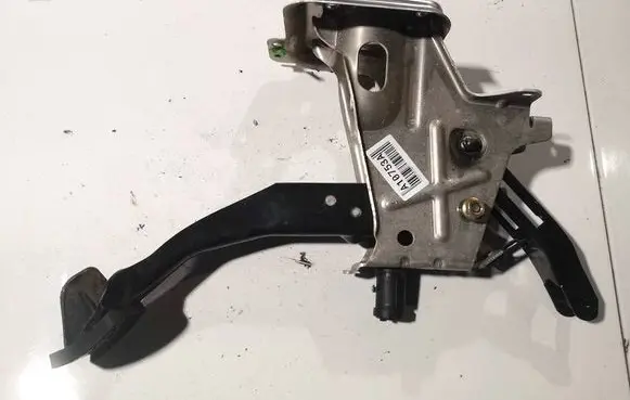 Volkswagen Golf V Clutch pedal 1k1721057l