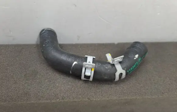 Dacia Sandero III Engine coolant pipe/hose 118267232R