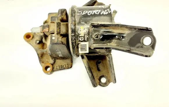 KIA Sportage Engine mount bracket 218302Y500 218352S101