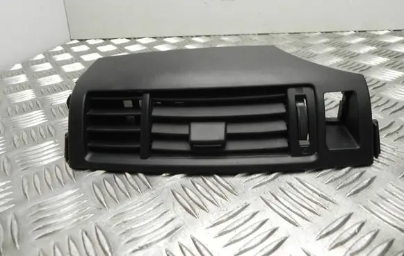 Rear air vent grill