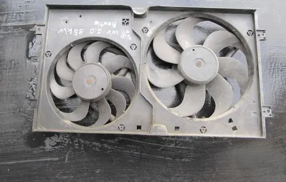 Volkswagen New Beetle Radiator cooling fan shroud 1C0121207C