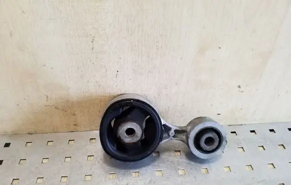 Honda CR-V Engine mount bracket