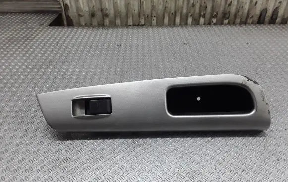 Toyota Corolla E120 E130 Electric window control switch 54035108