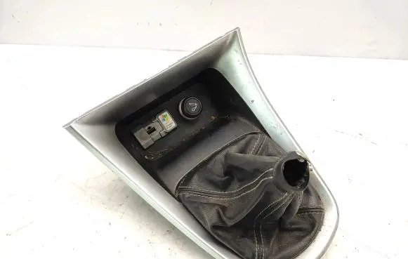 Lancia Delta Gear shifter surround trim plastic 735452515