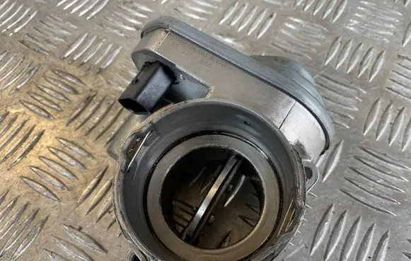 Volkswagen Sharan Throttle valve 038128063M B32360005