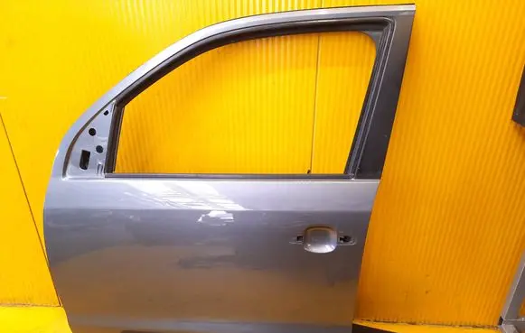 Volkswagen Amarok Front door