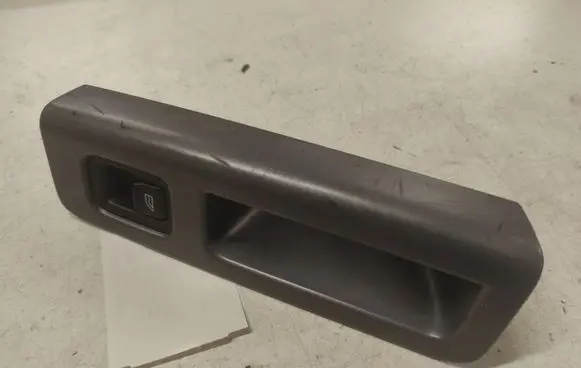 Volvo V50 Electric window control switch 8679477 3865