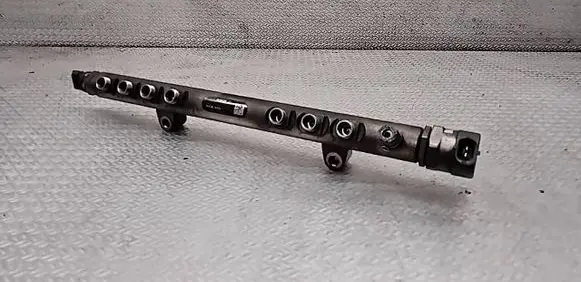 Volvo V60 Fuel main line pipe 0445215025 30777759 0281002990