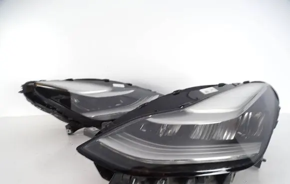 Tesla Model 3 Headlight/headlamp 1077375-00-C
