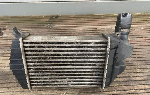 Opel Zafira B Intercooler radiator 13213402