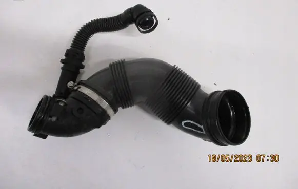 Volkswagen Transporter - Caravelle T1 Turbo air intake inlet pipe/hose 5Q0129654