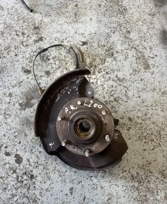 Front wheel hub
