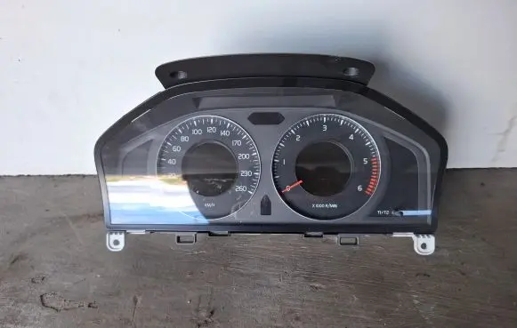 Volvo XC70 Speedometer (instrument cluster) 31254535 31254535AA 69199660U