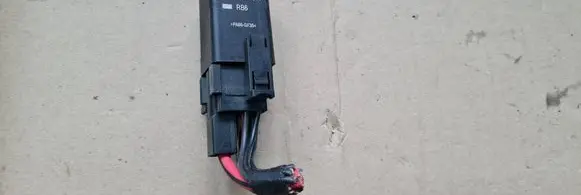 Audi A6 S6 C7 4G Glow plug pre-heat relay 4L0907282A 0281003106