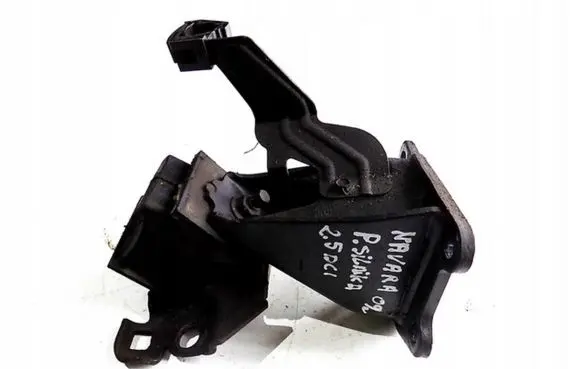 Nissan Navara D40 Engine mount bracket