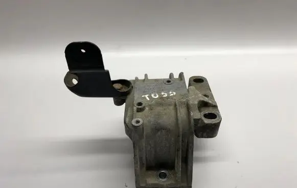 Volkswagen Golf V Engine mount bracket 1K0199262