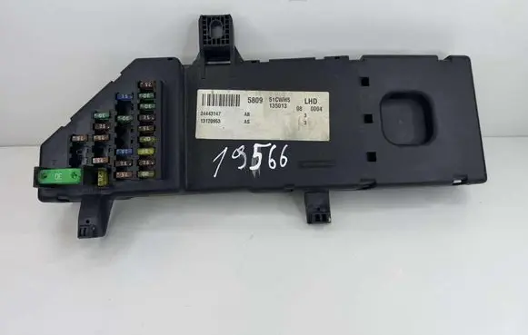 Opel Signum Fuse module 13120953 51CWH5 24443147
