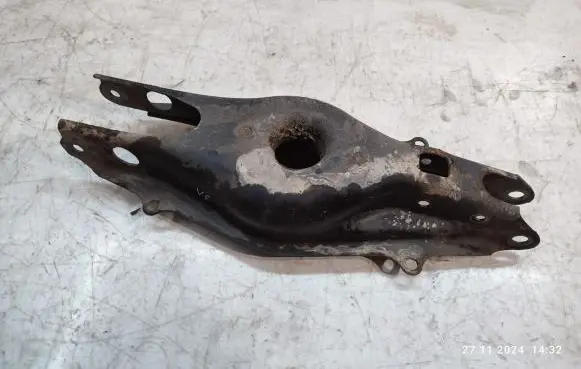 Rear control arm